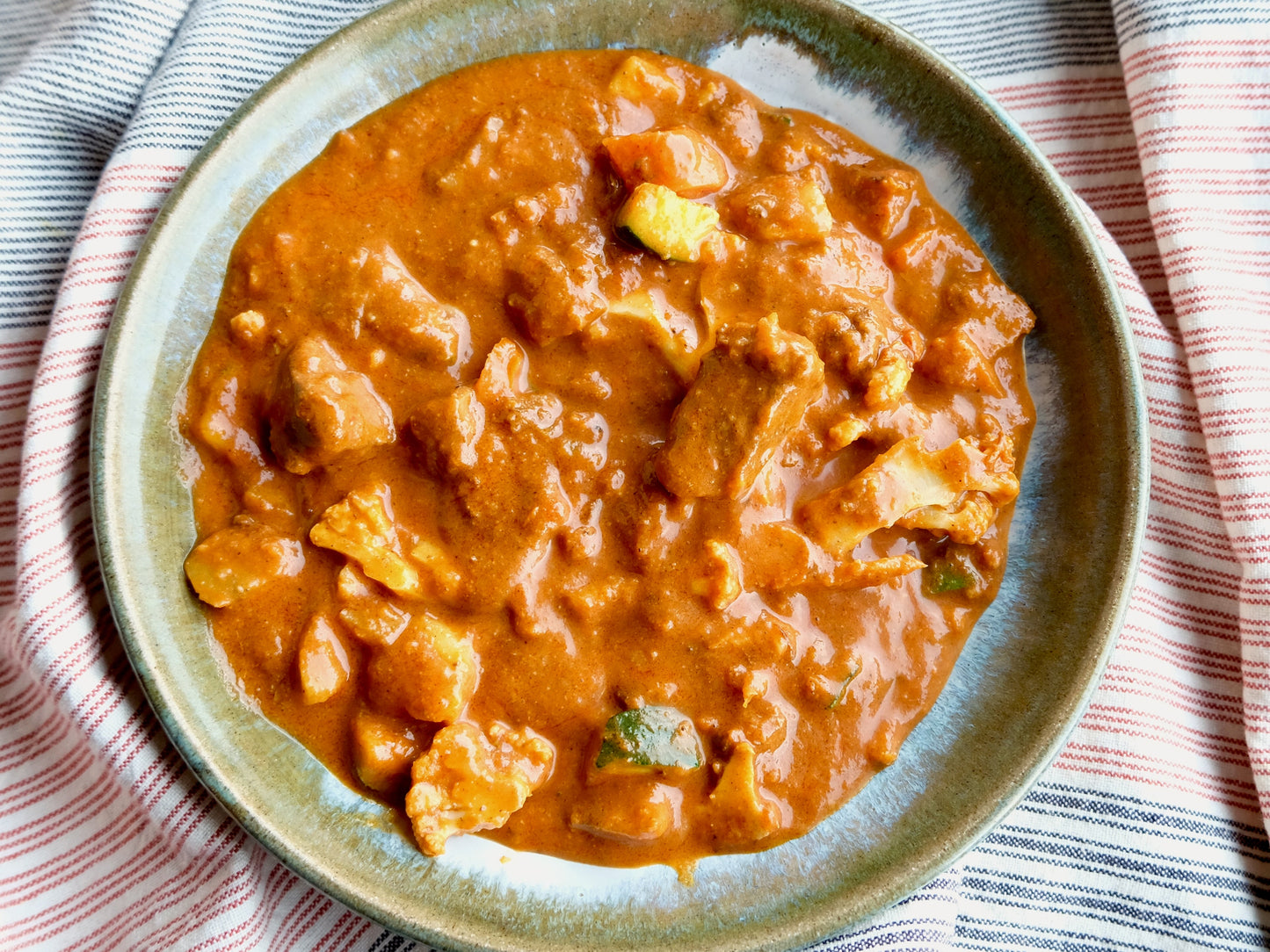 Ragoût de bœuf à l'indienne « Enright » avec chou-fleur, pommes de terre, petits pois et carottes