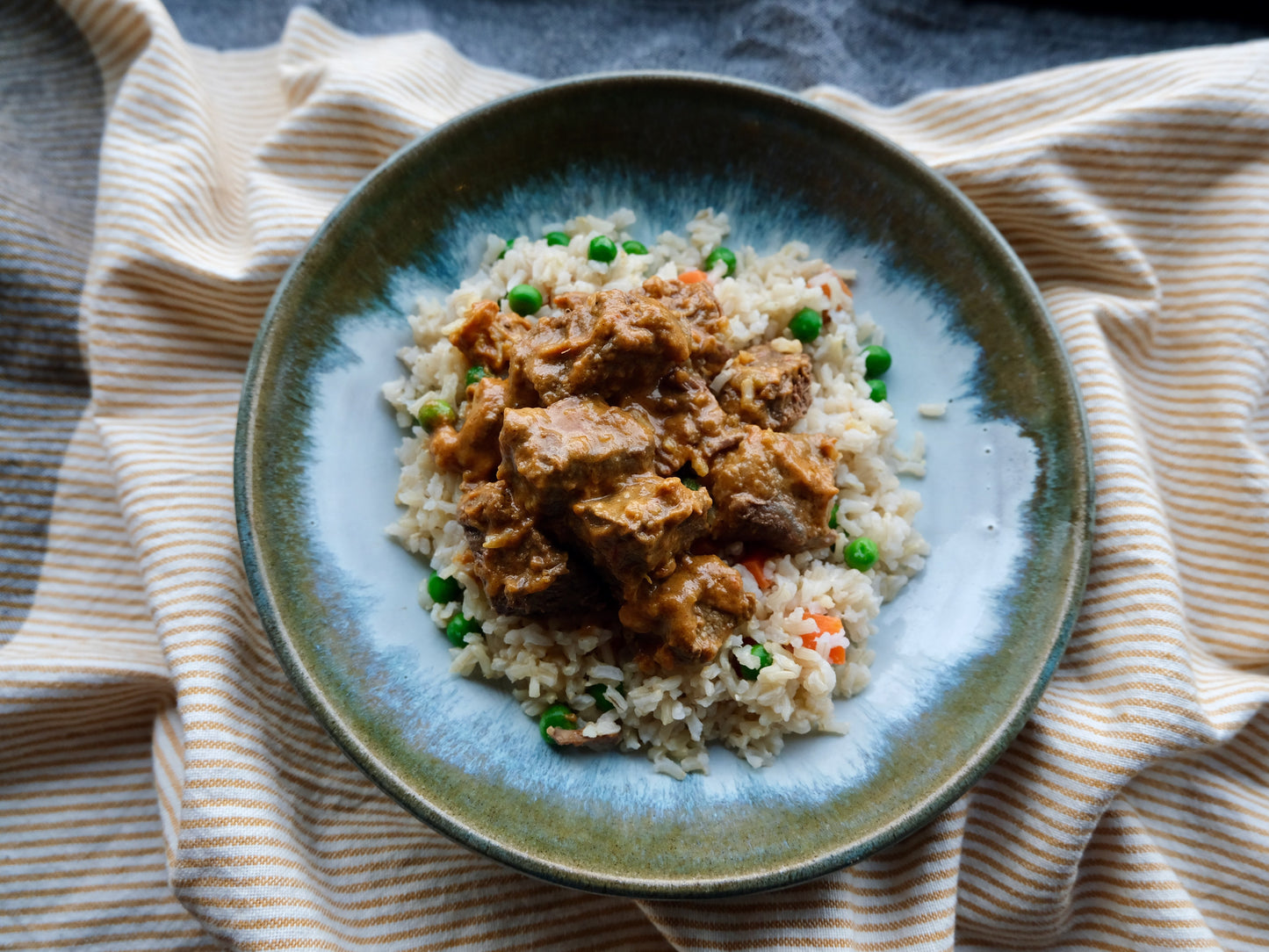 Curry de bœuf « Enright » à l'indienne, riz aux petits pois et carottes
