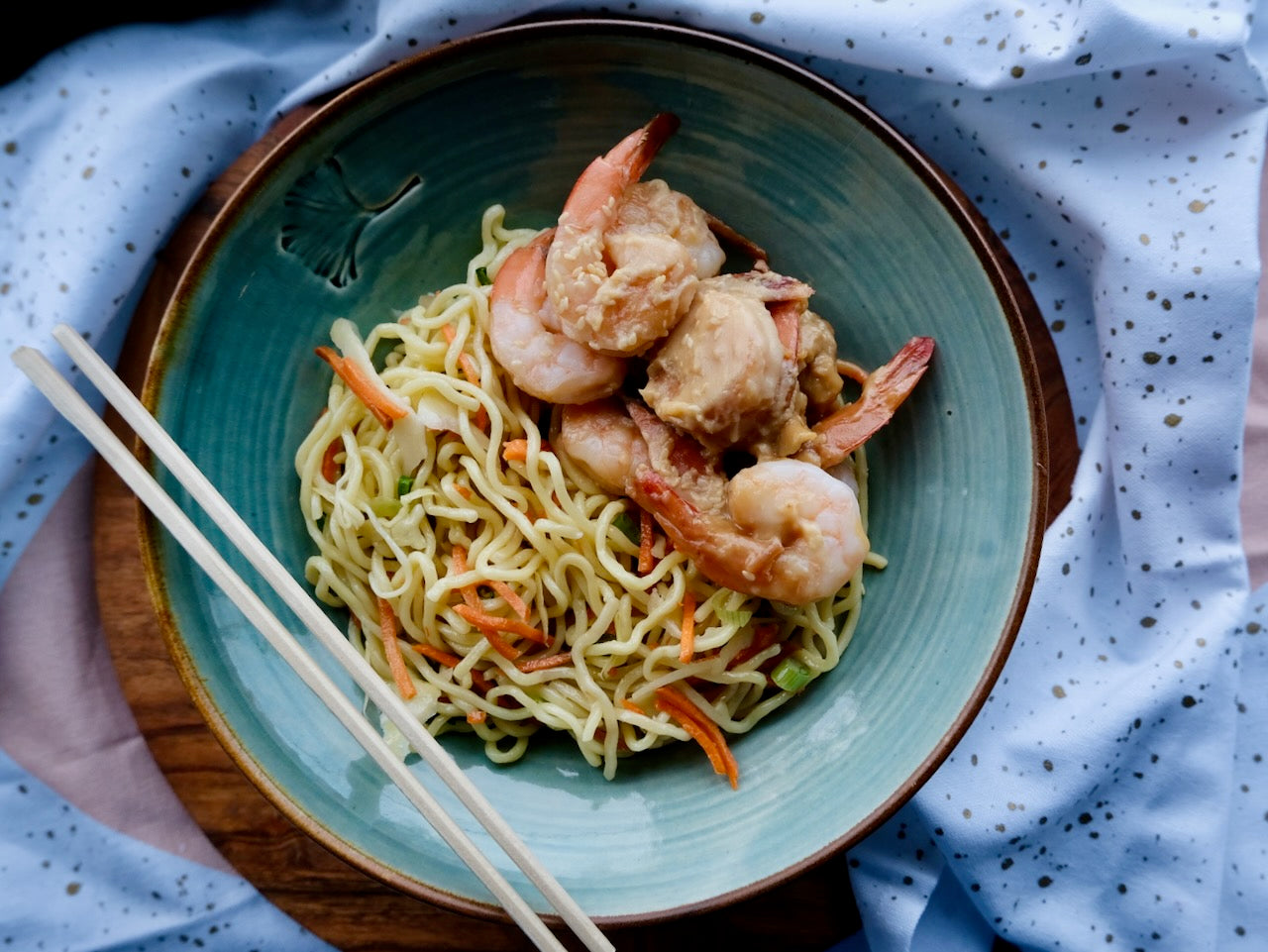 Crevettes sauce teriyaki, Nouilles ramen au chou, brocoli et poivrons