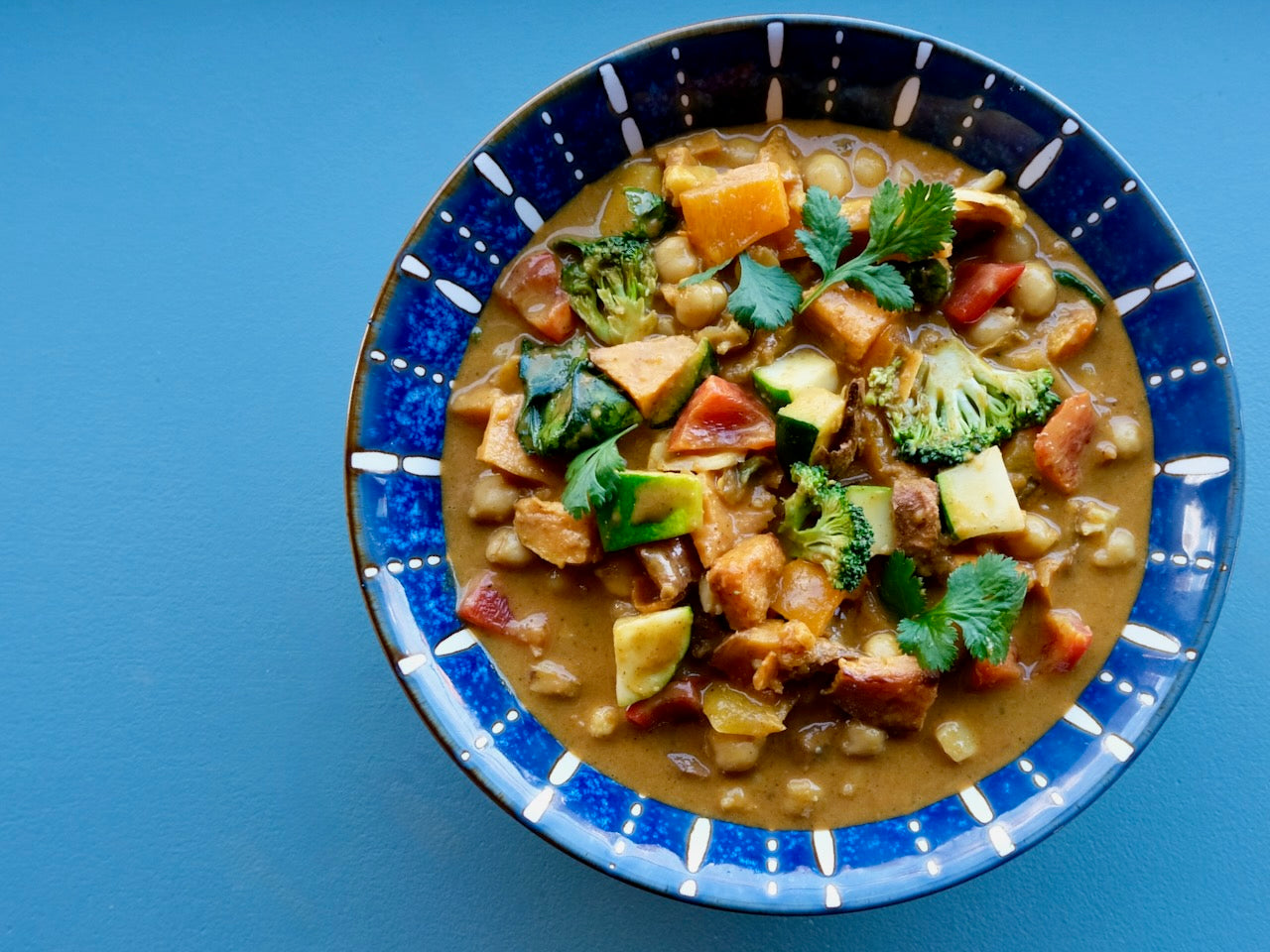 Ragoût de pois chiches et de légumes racines au curry et lait de coco bio