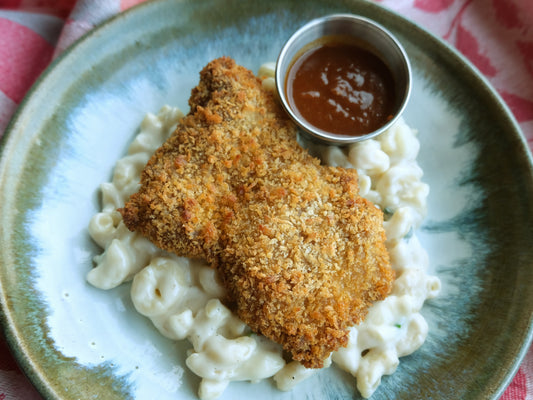 Crispy Chicken (Thigh) with BBQ Sauce, Creamy Mac & Cheese with Aged Cheddar Cheese & Curds