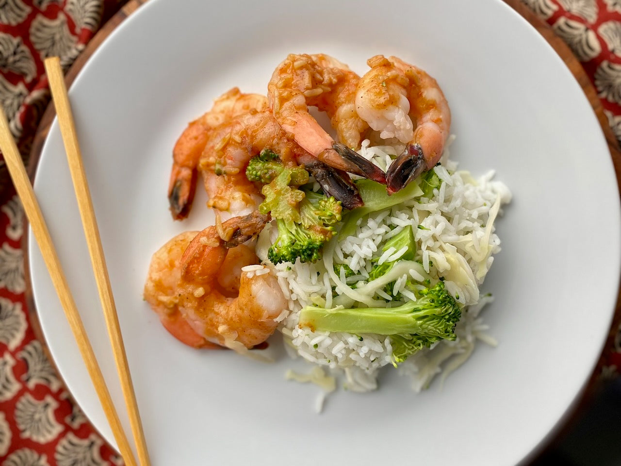 Crevettes aigres-douces, Riz biologique aux carottes et brocolis
